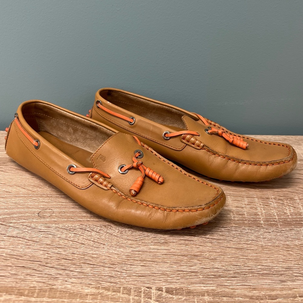 TOD’S WOMEN’S BROWN LEATHER LOAFER
